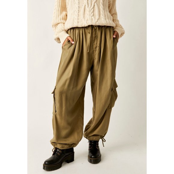 🎉LAST CHANCE🎉 FREE PEOPLE Palash Solid Cargo Pants / Dried Herb - Picture 2 of 6